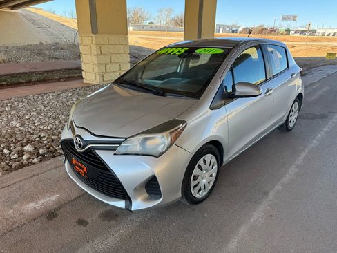 Used 2017 Toyota Yaris L image 7
