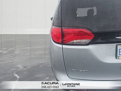 Used 2023 Chrysler Voyager LX image 7