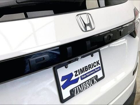 Certified 2025 Honda Pilot TrailSport image 9