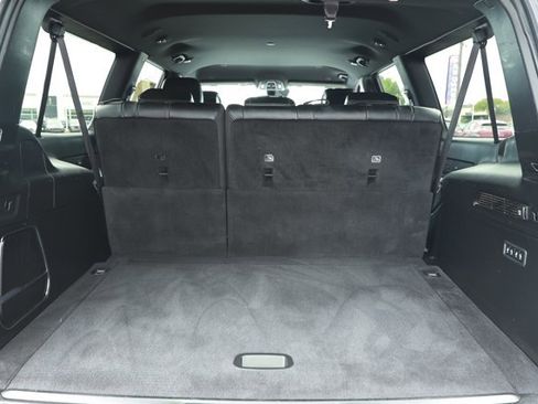 Certified 2024 Jeep Wagoneer L Series II w/ Flexible Seating Group RWD image 10