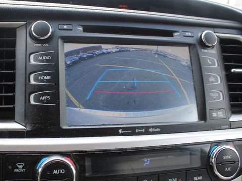 Used 2016 Toyota Highlander XLE image 12