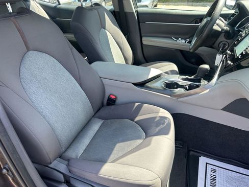 Used 2020 Toyota Camry LE FWD image 27