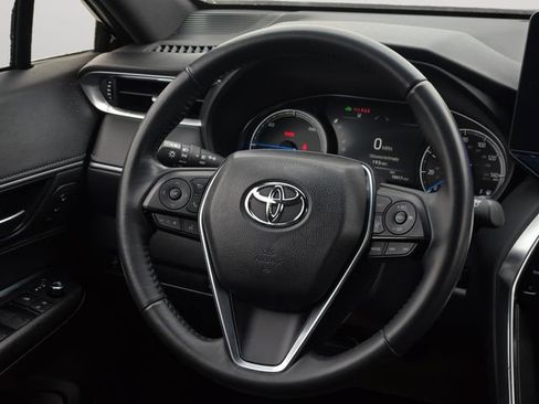 Certified 2024 Toyota Venza XLE image 19