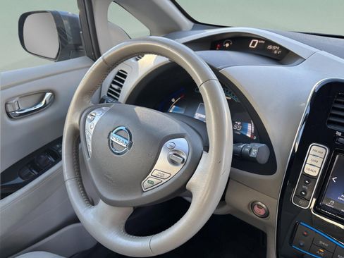 Used 2016 Nissan Leaf SV image 25