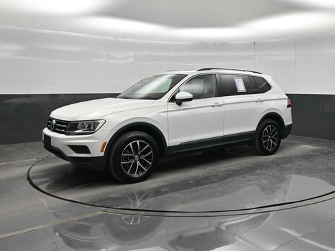 Used 2021 Volkswagen Tiguan SE w/ Panoramic Sunroof Package AWD/4WD image 4