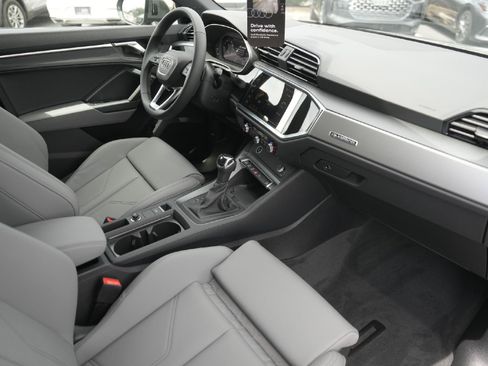 New 2025 Audi Q3 2.0T Premium image 13