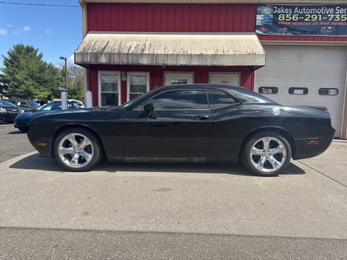 Used 2013 Dodge Challenger R/T image 2