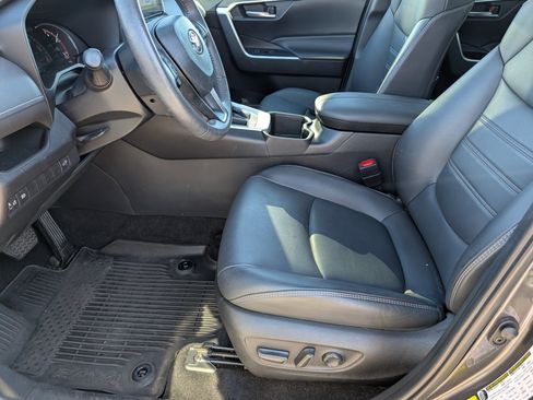 Used 2023 Toyota RAV4 XLE Premium image 15