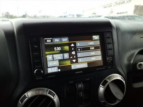 Used 2014 Jeep Wrangler Unlimited Sahara w/ Connectivity Group AWD/4WD image 14