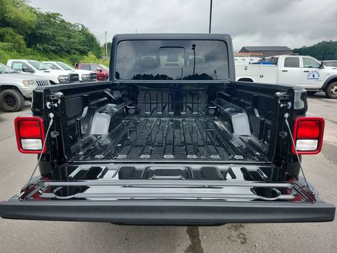 New 2025 Jeep Gladiator Sport image 32