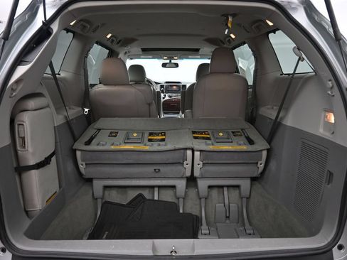 Used 2014 Toyota Sienna XLE FWD image 21
