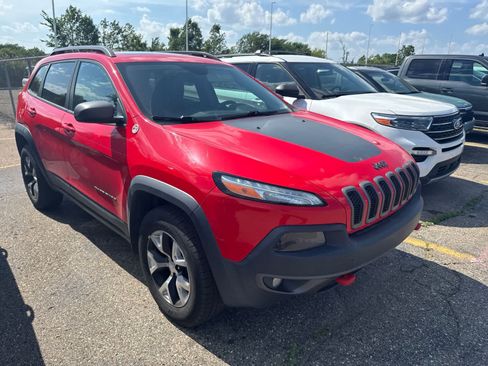 Used 2018 Jeep Cherokee Trailhawk w/ Comfort/Convenience Group AWD/4WD image 6