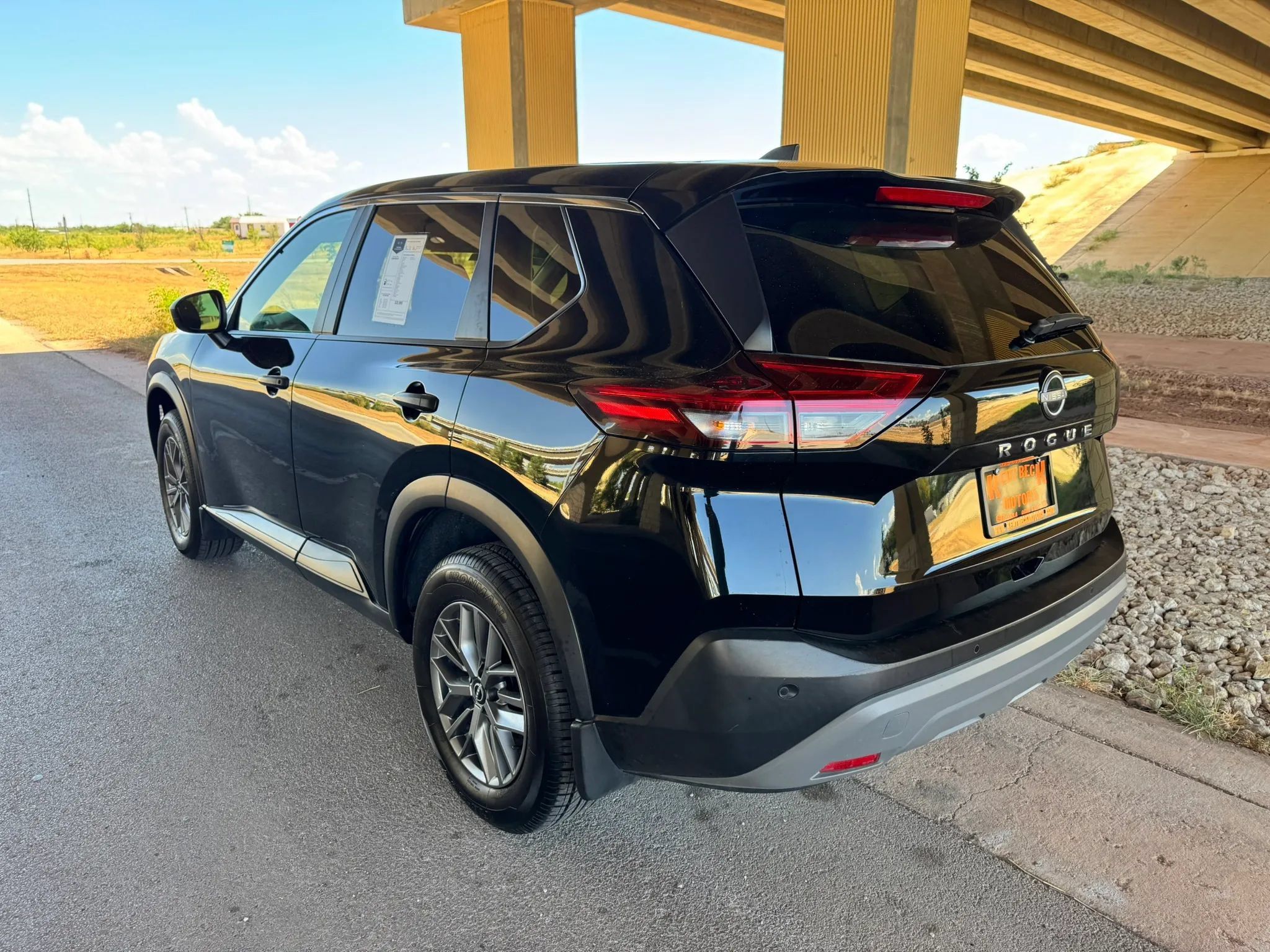 Used 2023 Nissan Rogue S FWD image 5