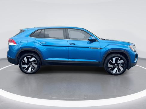 Used 2024 Volkswagen Atlas Cross Sport SE FWD image 3