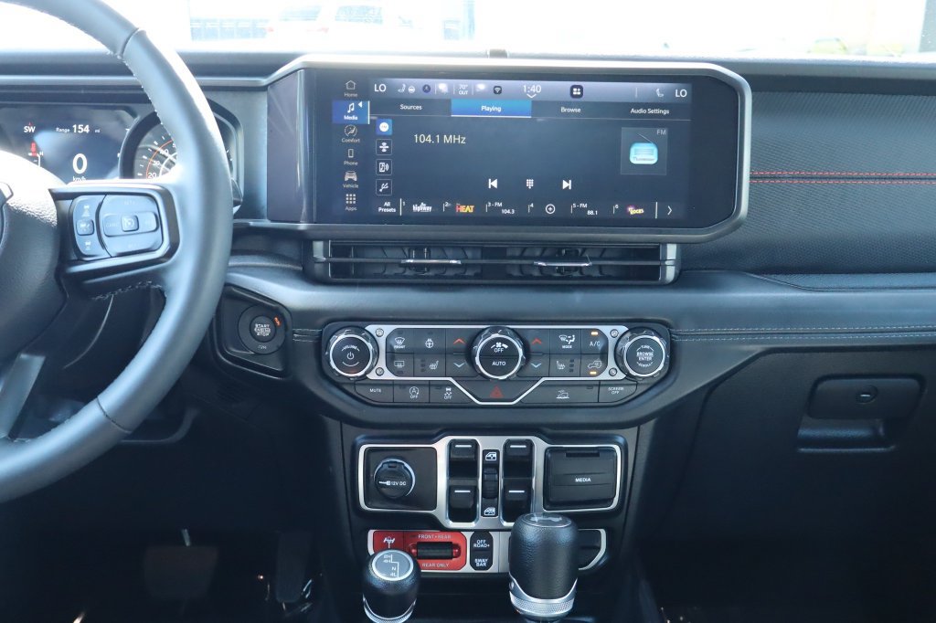 Certified 2025 Jeep Wrangler Unlimited Rubicon w/ Convenience Group AWD/4WD image 28