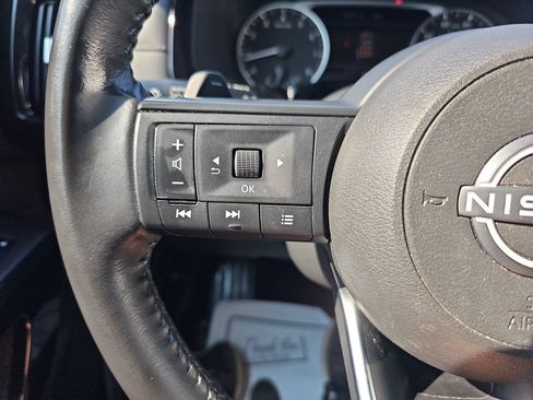 Used 2024 Nissan Pathfinder SV FWD image 17