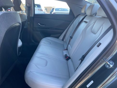 Used 2025 Hyundai Elantra Limited image 25