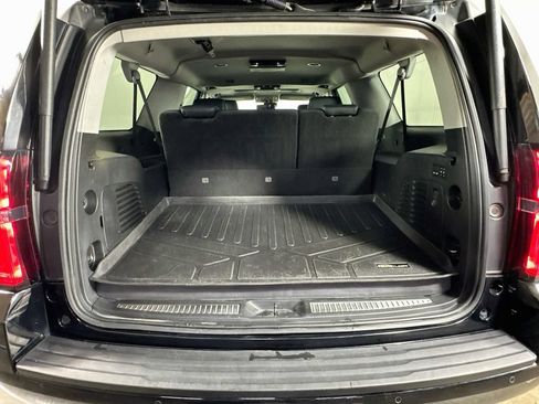 Used 2020 Chevrolet Suburban Premier AWD/4WD image 31