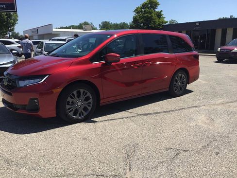Used 2025 Honda Odyssey Touring image 11