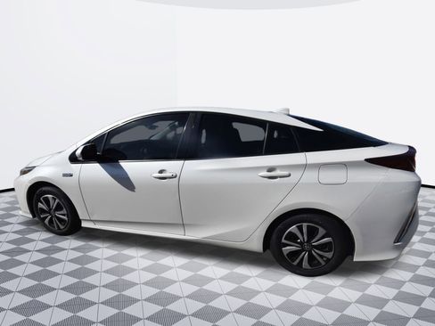 Used 2018 Toyota Prius Prime Advanced image 5