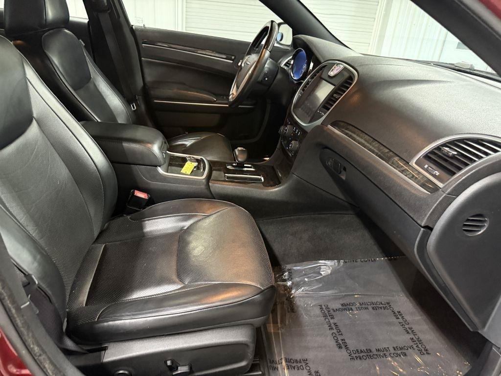 Used 2014 Chrysler 300 C AWD/4WD image 30
