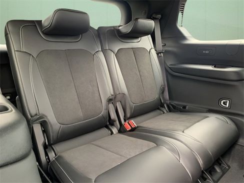 New 2025 Jeep Grand Cherokee L Altitude image 35