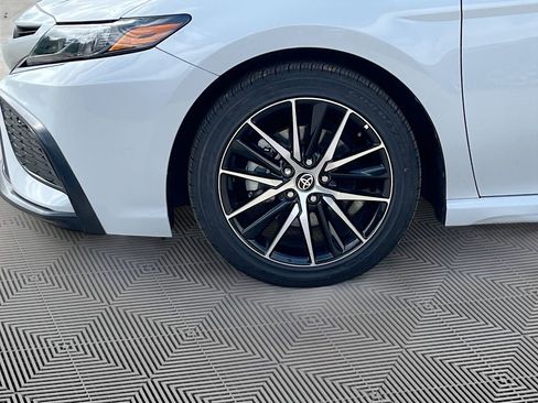 Used 2024 Toyota Camry SE w/ Convenience Package image 11