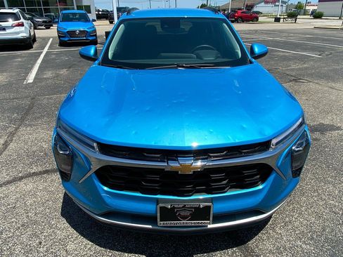 Used 2026 Chevrolet Trax LT w/ LT Convenience Package FWD image 9