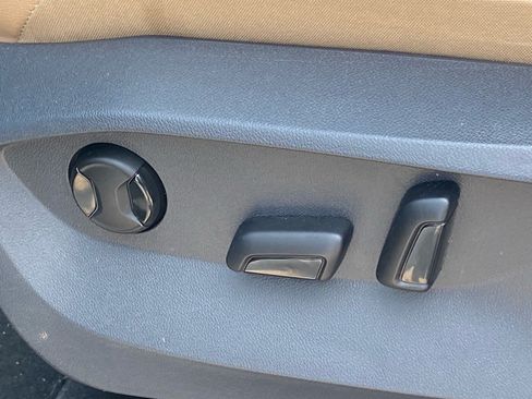 Certified 2023 Volkswagen Tiguan SE w/ Panoramic Sunroof Package AWD/4WD image 13