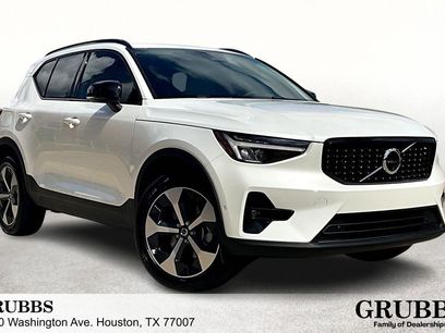 New 2026 Volvo XC40 B4 Plus w/ Protection Package Premier