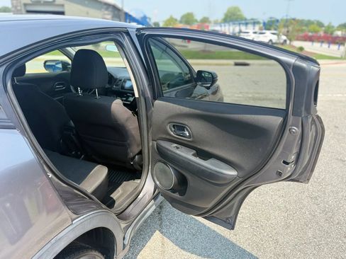 Used 2017 Honda HR-V EX image 16