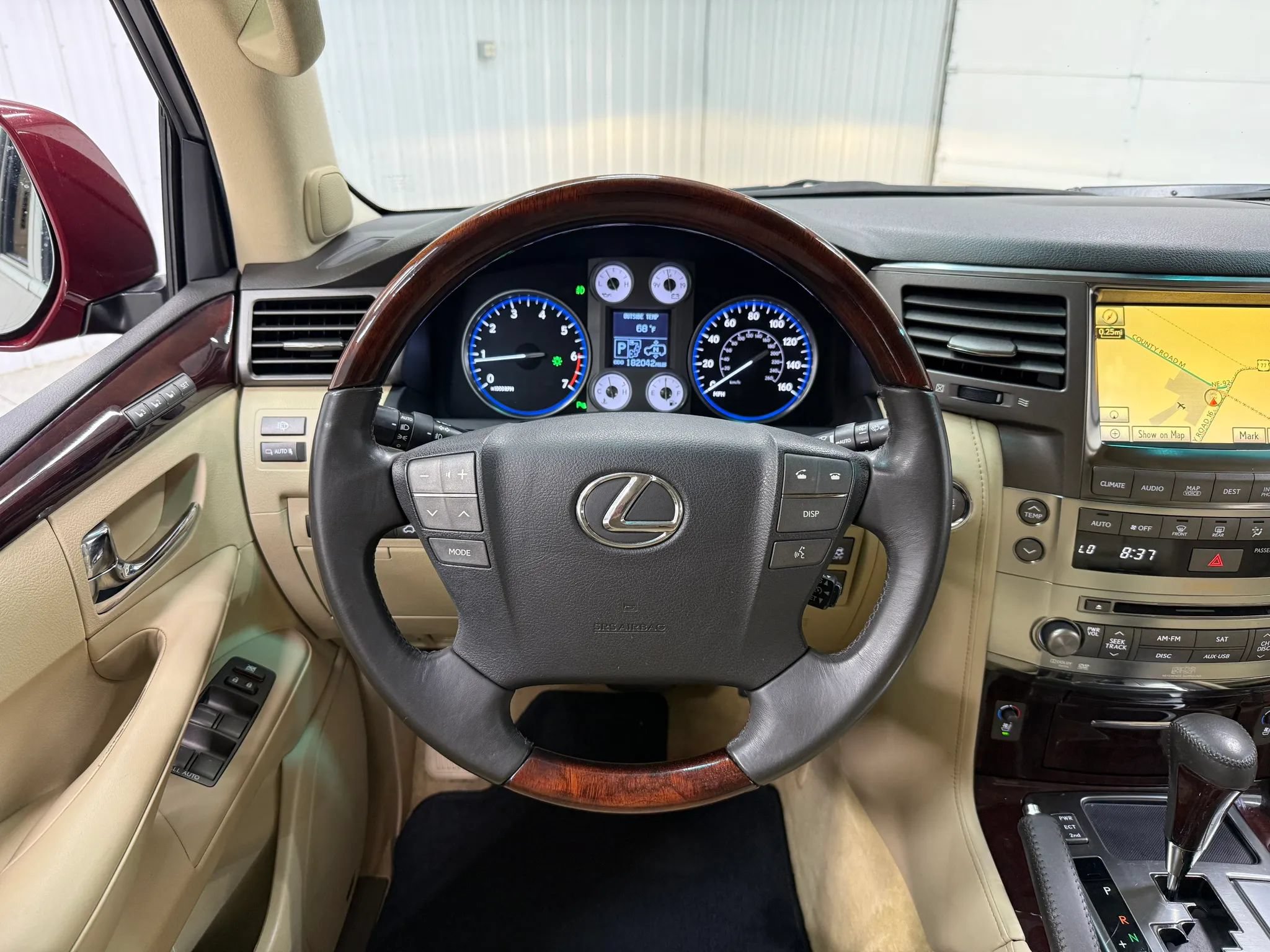 Used 2010 Lexus LX 570 4WD w/ Luxury Pkg image 22