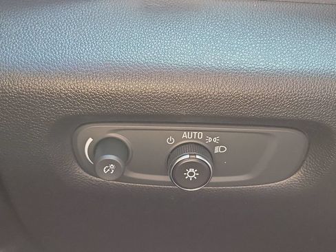 Used 2020 Chevrolet Traverse LS FWD image 16