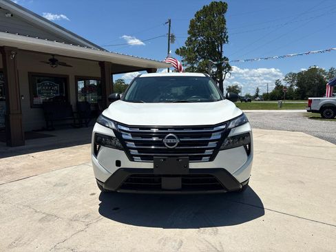 Used 2024 Nissan Rogue S AWD/4WD image 2