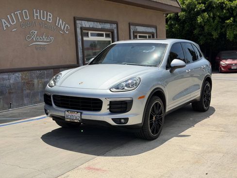 Used 2016 Porsche Cayenne AWD/4WD image 2