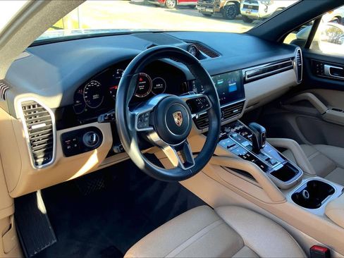 Used 2019 Porsche Cayenne image 16