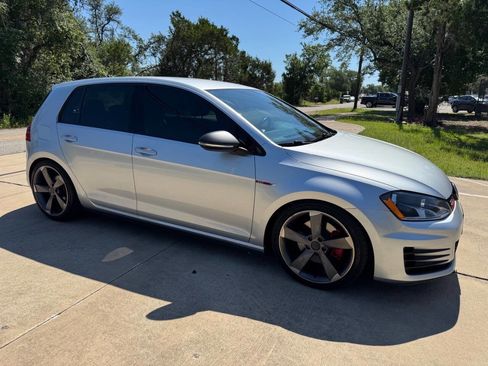 Used 2016 Volkswagen Golf 4-Door FWD image 17