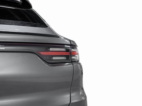 Used 2021 Porsche Cayenne Coupe image 19