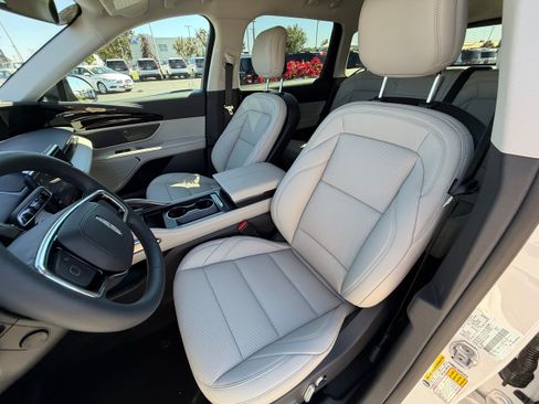 New 2026 Lincoln Nautilus Premier AWD/4WD image 11