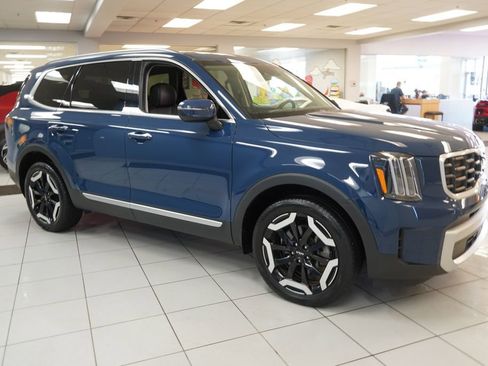 Used 2024 Kia Telluride S w/ S Sunroof Package image 16
