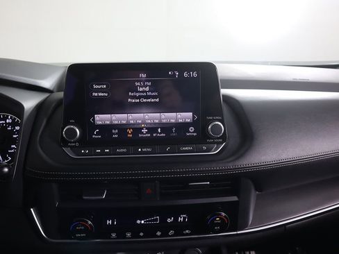 Used 2024 Nissan Rogue SV image 42