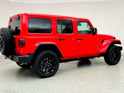 Used 2025 Jeep Wrangler Unlimited Sahara w/ Safety Group image 5