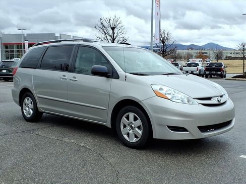 Used 2008 Toyota Sienna LE image 2