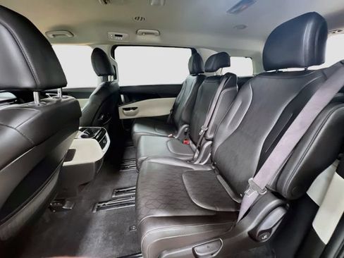 Certified 2023 Kia Carnival EX FWD image 25