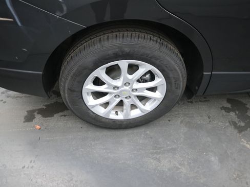 Used 2020 Chevrolet Equinox LS w/ LS Convenience Package image 9