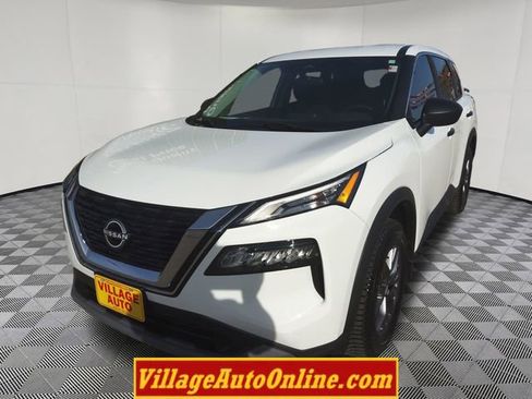 Used 2023 Nissan Rogue S AWD/4WD image 10