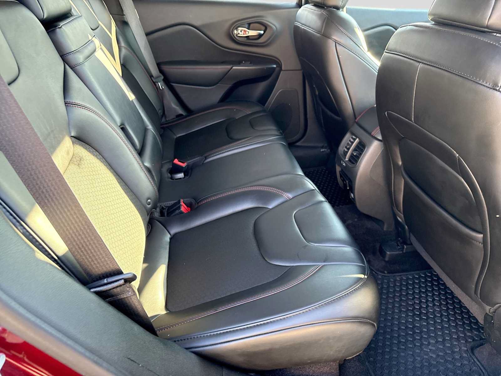 Used 2019 Jeep Cherokee Trailhawk w/ Cold Weather Group AWD/4WD image 19
