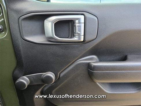 Used 2023 Jeep Gladiator Sport w/ Off Road Group image 18