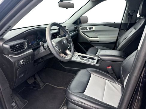 Used 2022 Ford Explorer XLT w/ Equipment Group 202A AWD/4WD image 9