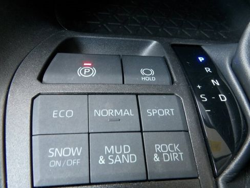 Used 2022 Toyota RAV4 XLE w/ Convenience Package image 28